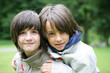 Foto: Friends playing outside together Friends playing outside together