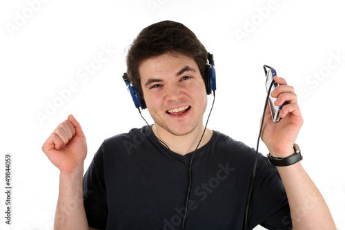 Photo: Jugendlicher hört Musik aus Smartphone Jugendlicher hört Musik aus Smartphone