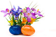 Foto: Colorful spring flowers and easter eggs. Colorful spring flowers and easter eggs.