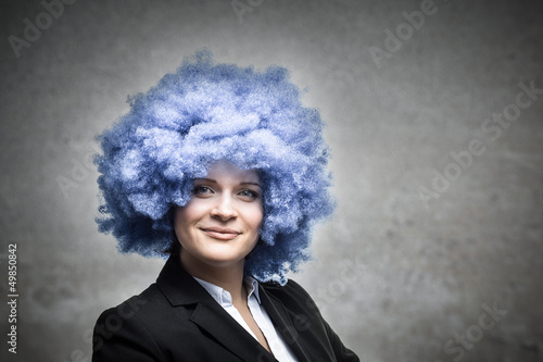 Photo: Diese Geschäftsfrau setzt auf blaue Haare Diese Geschäftsfrau setzt auf blaue Haare