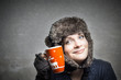 Photo: Junge Frau kuschelt mit ihrer Tasse Junge Frau kuschelt mit ihrer Tasse