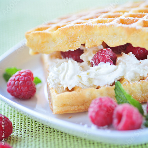 Photo: waffeln mit himbeeren und schlag waffeln mit himbeeren und schlag