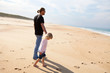 Foto: Father and daughter at the beach Father and daughter at the beach
