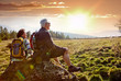 senioren beim wandern im Sonnenuntergang / autumn hiking 18