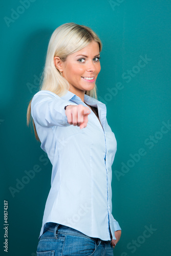 Photo: entschlossen mit dem finger zeigen entschlossen mit dem finger zeigen