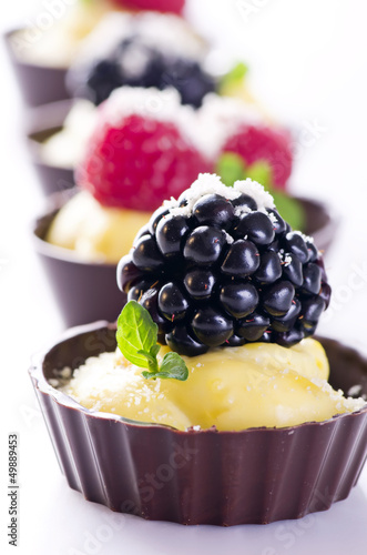 Photo: Schokoladentörtchen mit Beeren Schokoladentörtchen mit Beeren