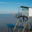 Cabane sur pilotis pour la pêche, Médoc, France.