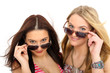 zwei Frauen mit Sonnenbrille