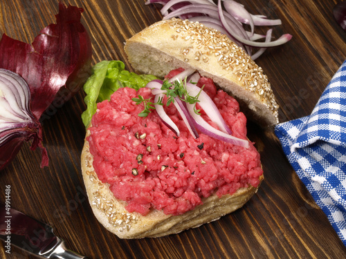 Photo: Brötchen mit Rinderhack Brötchen mit Rinderhack