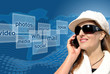 mujer con telefono movil