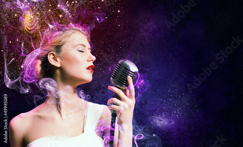 Photo: Image of female singer Image of female singer