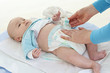 Bébé - mise en place d'une  Couche jetable