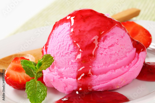 Photo: Ice cream with strawberry sauce Ice cream with strawberry sauce