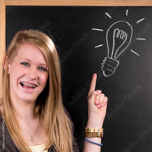 Photo: Blondes Mädchen hat die Lösung Blondes Mädchen hat die Lösung