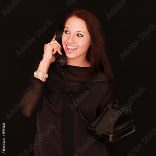 Photo: junges Mädchen telefoniert junges Mädchen telefoniert