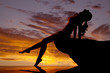 Foto: Woman silhouette by water sunset Woman silhouette by water sunset