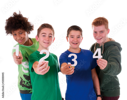 Photo: Teenager mit Zahlen von 1 bis 4 Teenager mit Zahlen von 1 bis 4