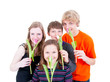 Gruppe Teenager mit Tulpen
