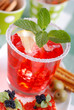 cocktail americano con foglie di menta