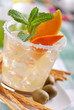 cocktail agli agrumi con foglie di menta