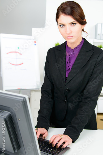 Photo: am computer arbeiten am computer arbeiten