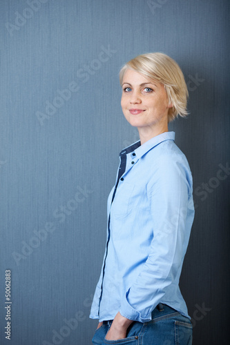 Photo: lächelnde blonde frau lächelnde blonde frau