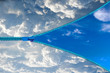 Ouverture d'un zip sur un ciel bleu