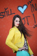 Photo: Junge Frau mit farbenfrohem outfit Junge Frau mit farbenfrohem outfit