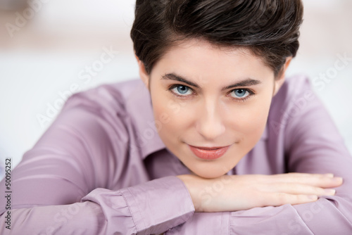 Photo: schöne junge frau schöne junge frau