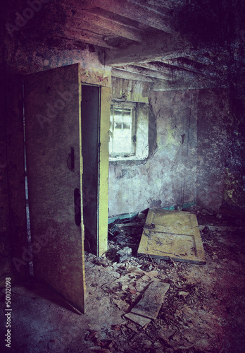 Photo: grunge derelict room grunge derelict room