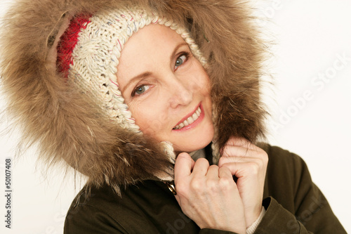 Photo: attraktive Dame im Winterlook attraktive Dame im Winterlook