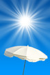 Parasol et soleil à la verticale