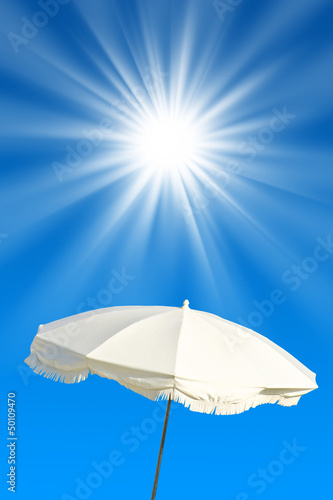 Photo: Parasol et soleil à la verticale Parasol et soleil à la verticale