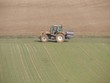 Tracteur avec son épandeur