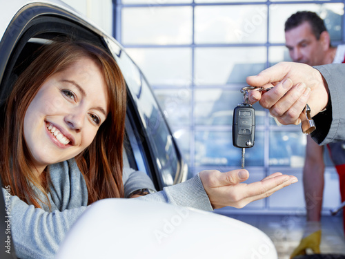 Photo: Key delivery between customer and mechanic in a garage Key delivery between customer and mechanic in a garage