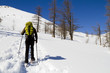 in salita con le ciaspole