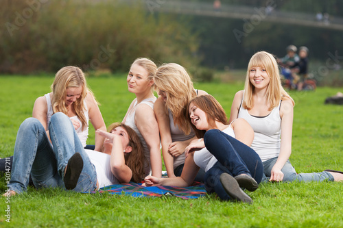 Photo: Freundinnen haben Spaß Freundinnen haben Spaß