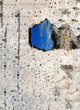 Muro de castillo medieval con agujero