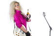 Rocksängerin mit Gitarre