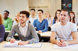 Studenten im Seminar lernen