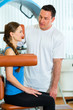 Patientin bei der Physiotherapie