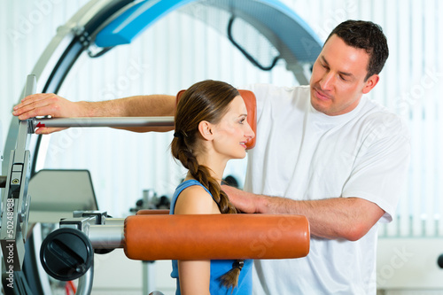 Photo: Patientin bei der Physiotherapie Patientin bei der Physiotherapie