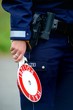 Polizei bei Geschwindigkeitskontrolle
