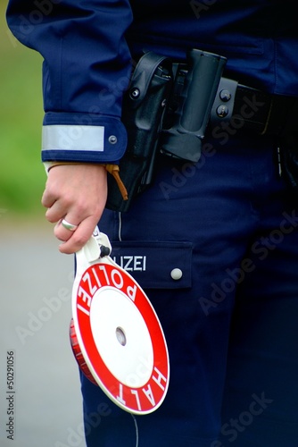 Photo: Polizei bei Geschwindigkeitskontrolle Polizei bei Geschwindigkeitskontrolle