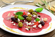 Rindercarpaccio mit Oliven