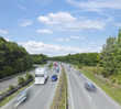 Autobahn mit Lkw und Kfz