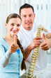 Beratung - Patientin bei der Physiotherapie
