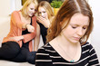 Junge Frau als Mobbing-Opfer