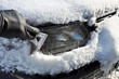 Eiskratzen am Scheinwerfer