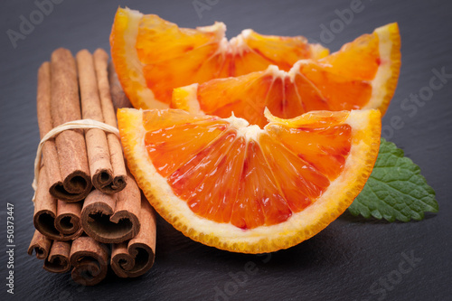 Photo: Oranges and cinnamon sticks Oranges and cinnamon sticks
